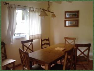 Mar Azul Complejo 5 deptos y 1 casa con servicios a mts del mar en calle 42 esquina mar del plata mar azul