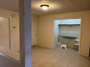 Southwest City Area Nice Home in Gated Community