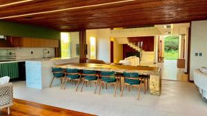 Mansão Pé na Areia 8 Suítes Alphaville Guarajuba