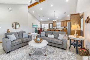 1 Mi to Lake Texoma: Expansive Outdoorsy Escape!