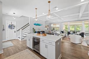 5BR Beauty Near Bethany-Community Pool Linens