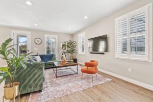 Luxury Eastport Home w Chefs Kitchen, Sleeps 16