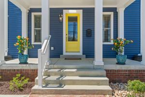 Luxury Eastport Home w Chefs Kitchen, Sleeps 16