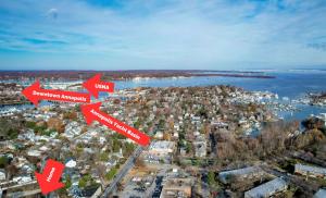 Luxury Eastport Home w Chefs Kitchen, Sleeps 16