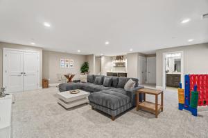 Luxury Eastport Home w Chefs Kitchen, Sleeps 16