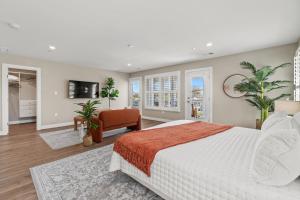 Luxury Eastport Home w Chefs Kitchen, Sleeps 16