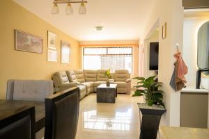 Casa Teresita - Amplia y cómoda en zona tranquila y bien conectada