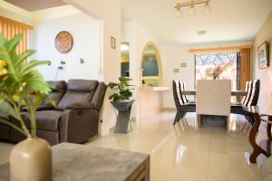 Casa Teresita - Amplia y cómoda en zona tranquila y bien conectada