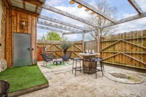 Maisons de vacances Le Gite du Domaine Constant - Loft Style Industriel Chic - jardin & espace jeux : photos des chambres