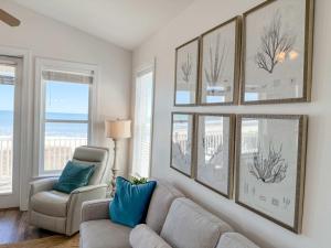 Gulf-Front Paradise 3BR Beach House Prime Location