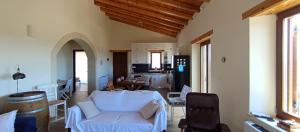 Summer Villa with sea view,6 min drive from airport, near Seitan Limania beach