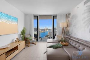 Amazing 1BR Apt View & Balcony - Pool & Gym