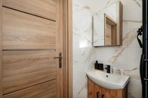 Zielna Comfort Studio by BookingHost