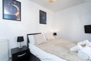 Open Mind Property - HOT TUB, 5 Bedrooms & 16 Guests