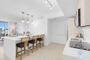 Stylish -2BR Apartment -Balcony & Pool