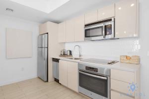 Stylish -2BR Apartment -Balcony & Pool