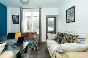 Open Mind Property - HOT TUB, 5 Bedrooms & 16 Guests