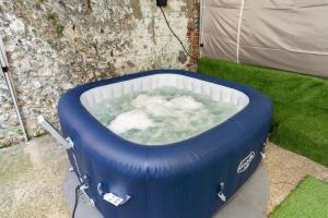 Open Mind Property - HOT TUB, 5 Bedrooms & 16 Guests