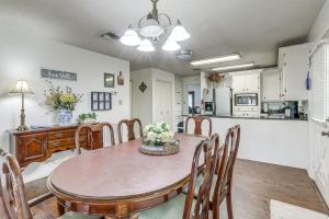 5 Mi to Downtown Morgan City: Waterfront Retreat