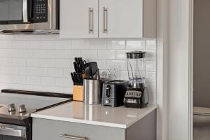 2BR City Escape Bright Sleek Spacious