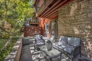 2BDR Condo Stunning Location in Town
