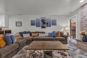 2BDR Condo Stunning Location in Town