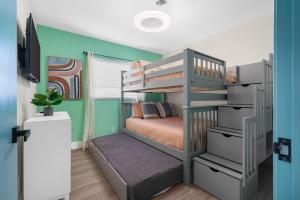7 beds Walk 2 BEACH Great for Families & Groups