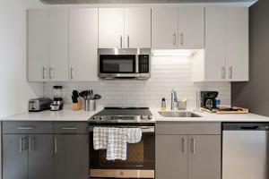 4BR Modern Gem Sleek Bright & Central