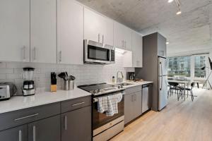 4BR Modern Gem Sleek Bright & Central