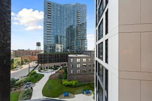 4BR Modern Gem Sleek Bright & Central