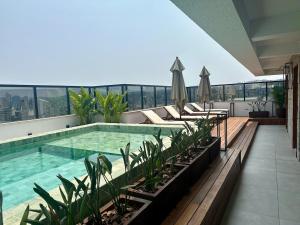 Downtown 2 Suites Piscina, ar, academia, cowork e vaga