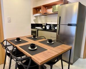Downtown 2 Suites Piscina, ar, academia, cowork e vaga