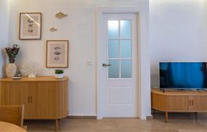 Portside paradise - 2-bedroom apartment steps from the marina