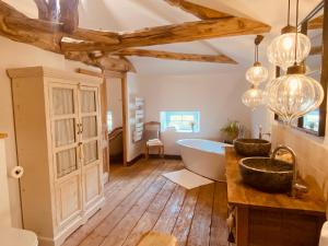 B&B / Chambres d'hotes Le Domaine des Tilleuls : photos des chambres
