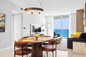 Oceanfront Luxe Apt 24th Floor