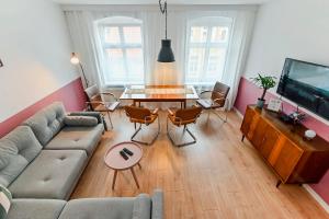 Frenchie w kamienicy