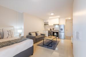 PHOLA THE MILLENNIAL uMHLANGA