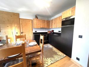 Appartements Esprit chalet cote pistes Le Snoroc C36 : photos des chambres