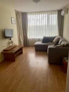 Peaceful, Top Floor, 2 Bedroom