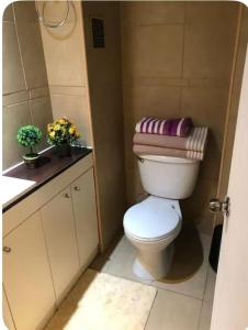 Muy cómodo cerca de clínicas, restaurantes y metro, caminable