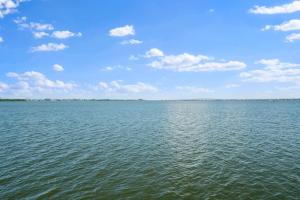 Waterfront Stunning 2 bed 2 bath riverfront beach home on Nettles Island