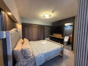 California Gardens square