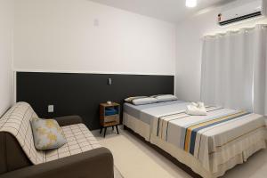 Casa com 2 Quartos, Ar e Wi-Fi – A 600m da Praia de Taperapuã, com Cozinha Equipada, Lavanderia, Sala com TV 50", Ideal para Famílias que Buscam Conforto, Privacidade e Ótima Localização em Porto Seguro