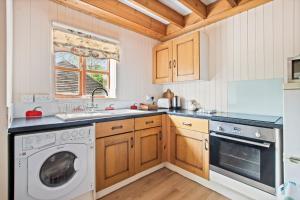 Charming thatched cottage near New Forest