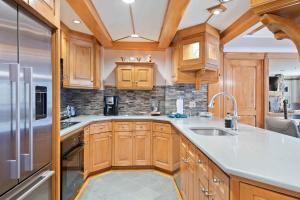 Lodge Tower 387 Three Bedroom Residence