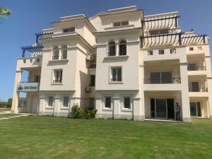 شاليه بحديقة قريه اركو لاجون العلمين الساحل الشمالي