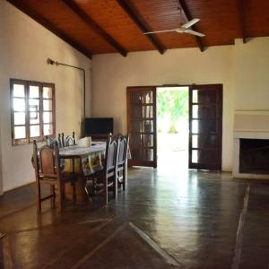 Cabaña frente al rio con quincho