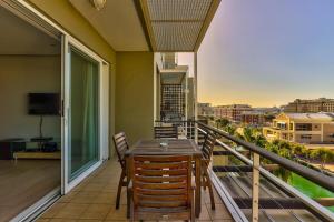 Exquisite Waterfront Living - Canal Views!