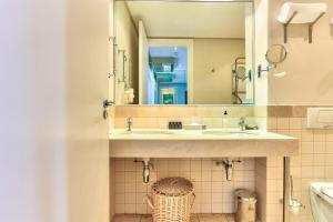 Exquisite Waterfront Living - Canal Views!