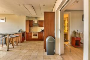 Exquisite Waterfront Living - Canal Views!